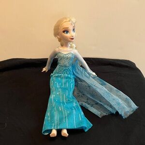 🐹3/$10 Elsa Doll in her Blue with Cape